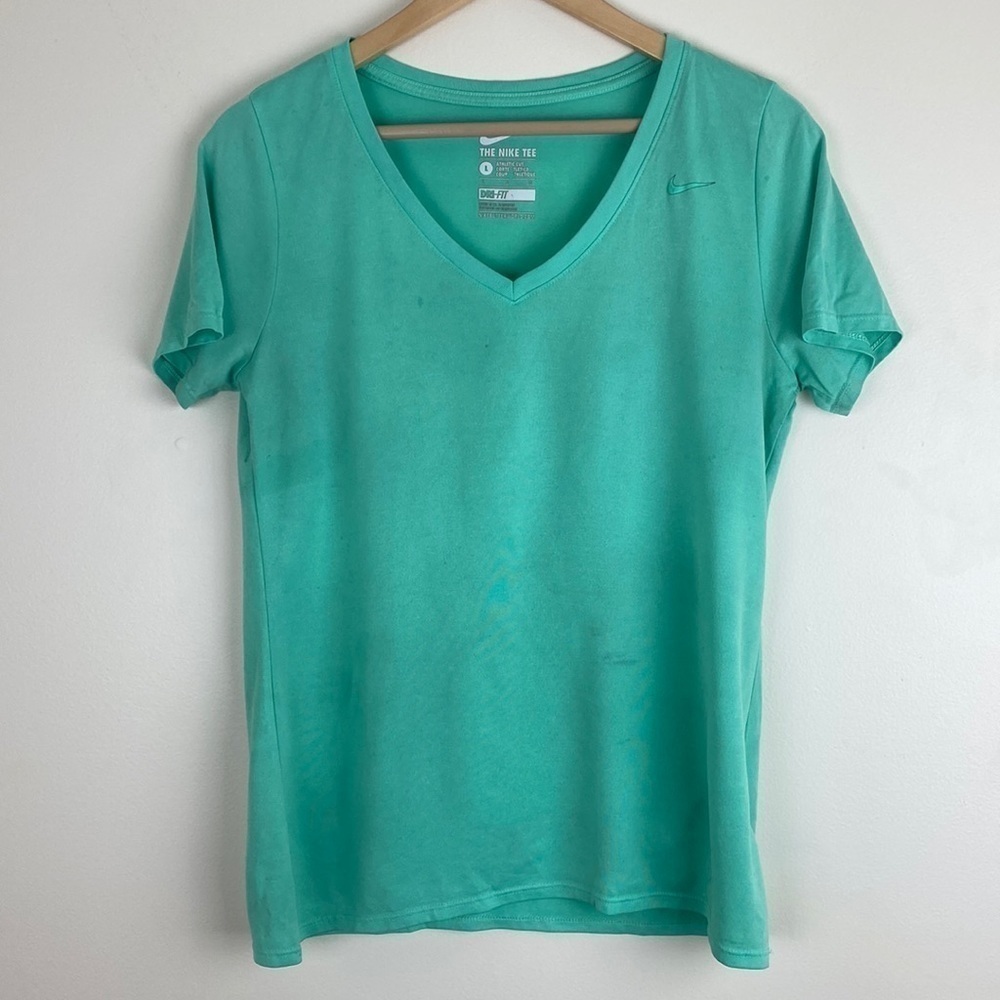 Nike Woman’s Size Large Dri-Fit Short sleeve athletic cut tee V-Neck green